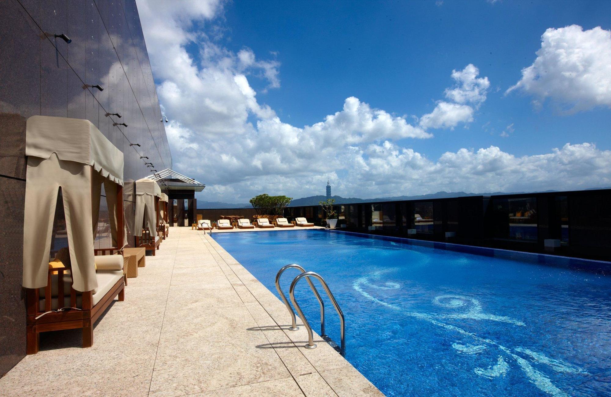The Okura Prestige Taipei Hotel Екстериор снимка The pool at the 39th floor