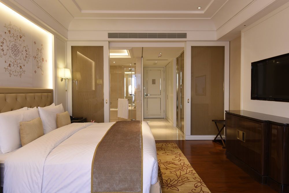 The Okura Prestige Taipei Hotel Екстериор снимка A room at the Taj Bengal